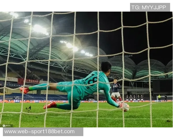 博安禁区手球送点洛里38岁高龄神勇扑救抱住点球 博安禁区手球送点洛里38岁高龄神勇扑救抱住点球